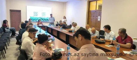 Xəzər Universitetində pestisidlərin təhlükələri müzakirə olundu